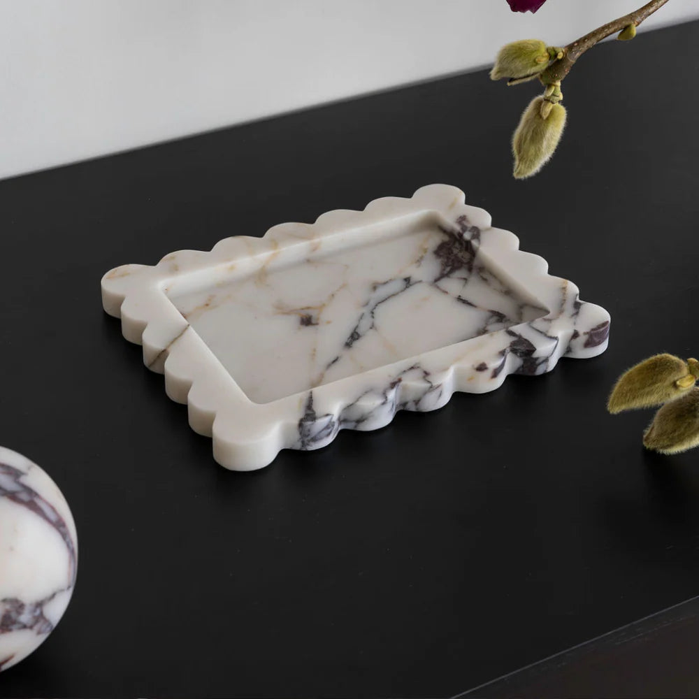 Palazzo Medium Scalloped Tray Viola Calacatta Marble