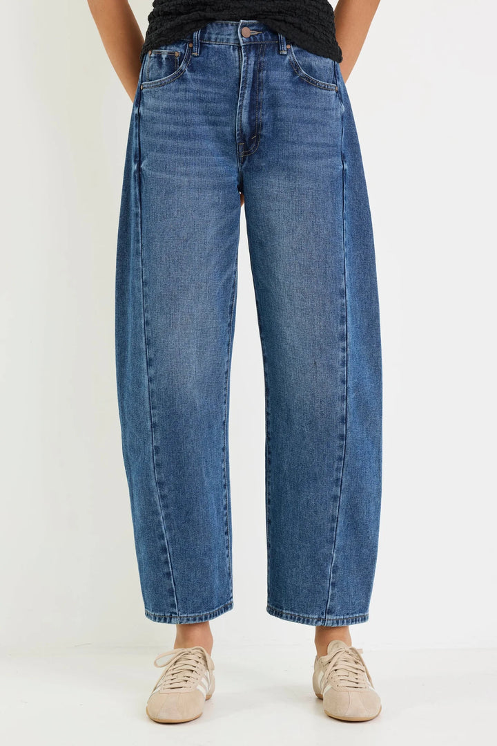 A blue barrel jean 