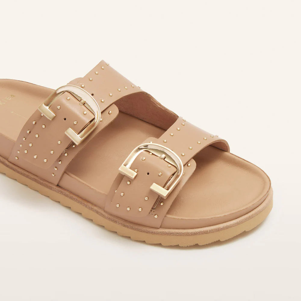 Camel slide with studs