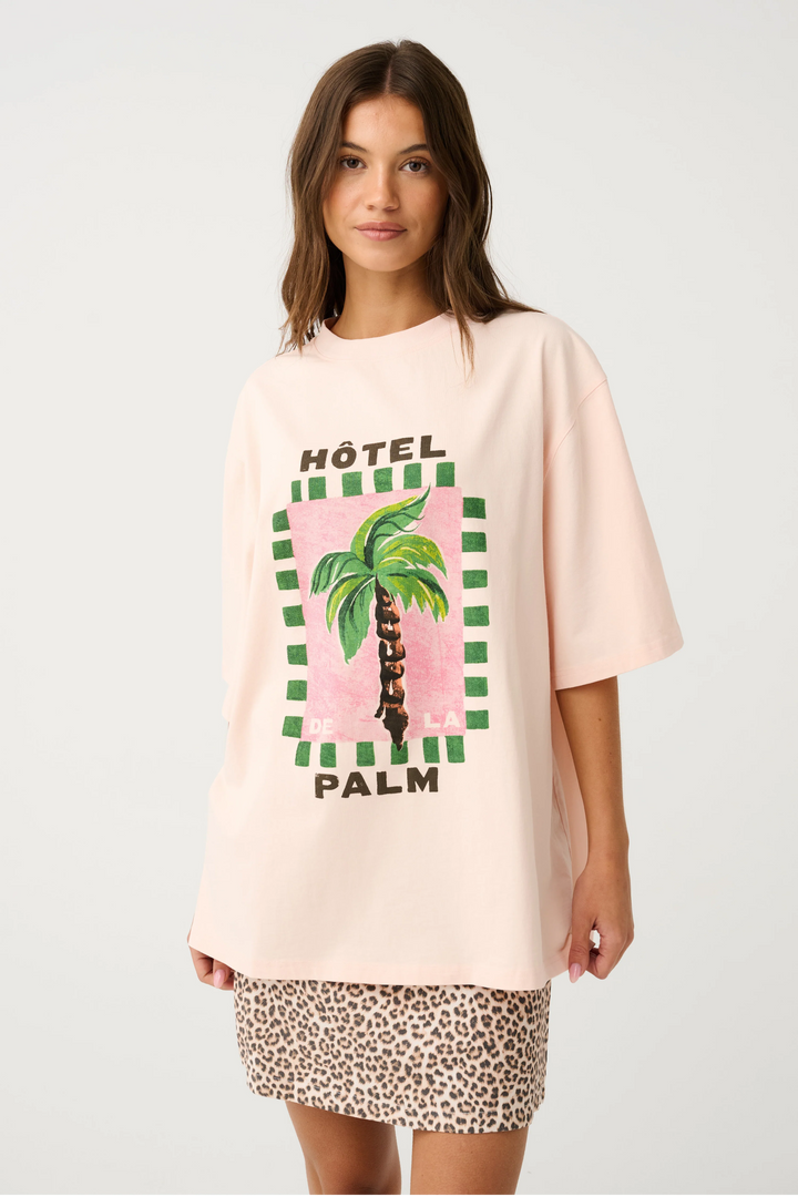 Jeana Tee - Hotel Palm